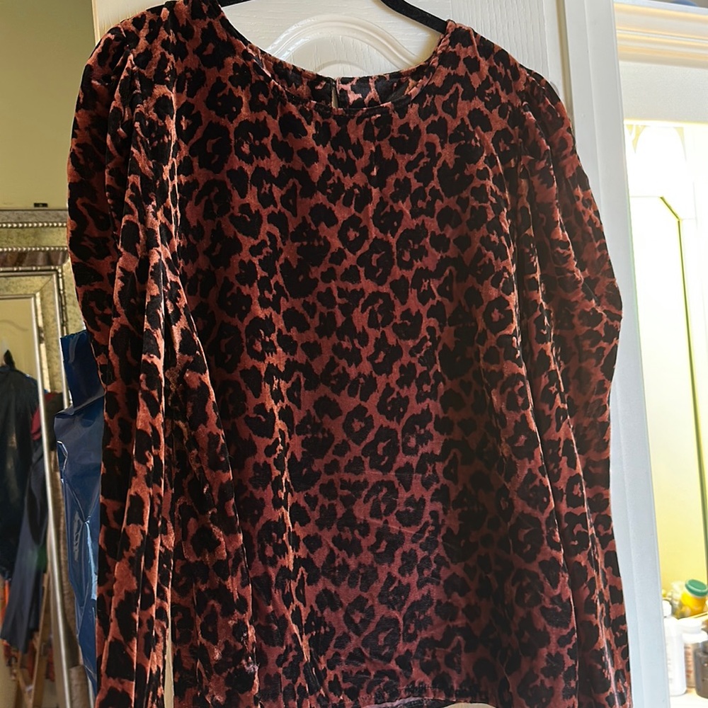 Anthro velvet leopard puff sleeve top